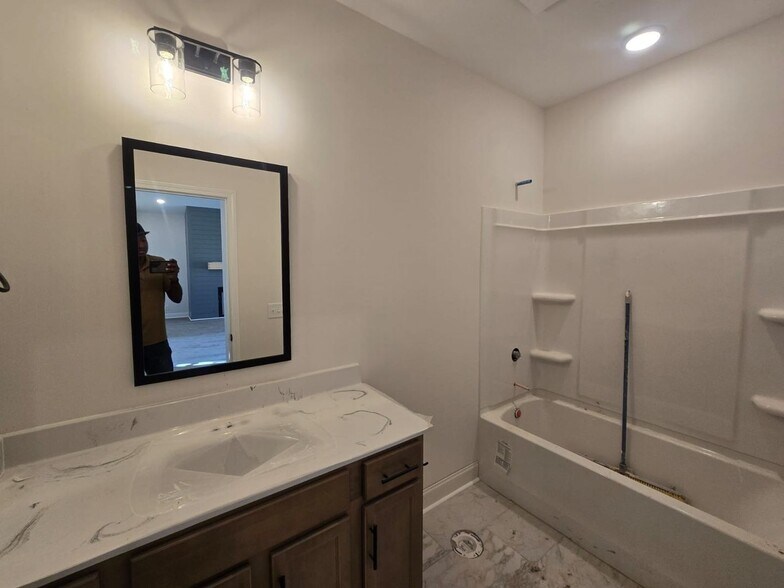 Building Photo - 505 N Halifax Ct