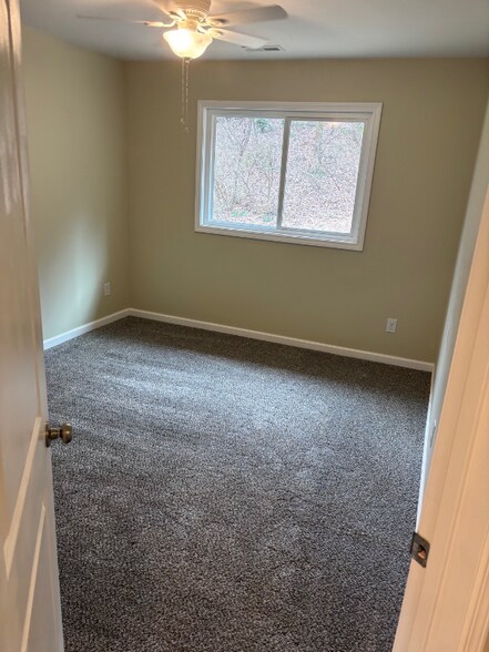 Building Photo - 135 Old Fall Creek Rd