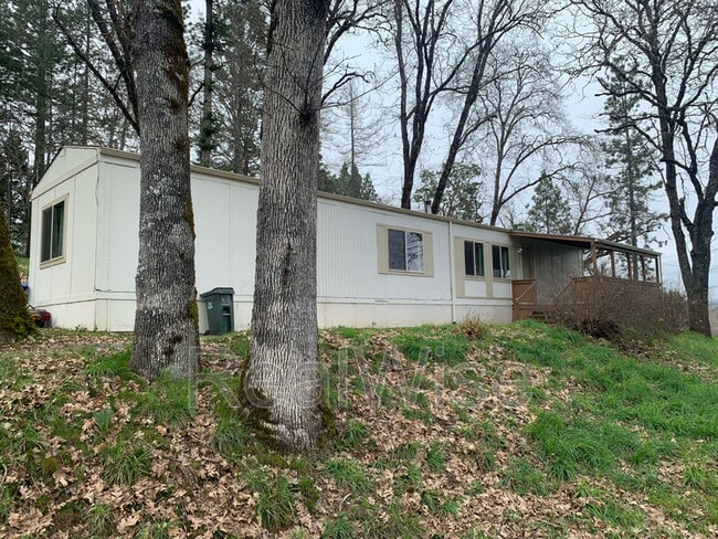 Building Photo - 4620 Redwood Ave