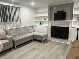 Building Photo - 1517 Menlee Dr