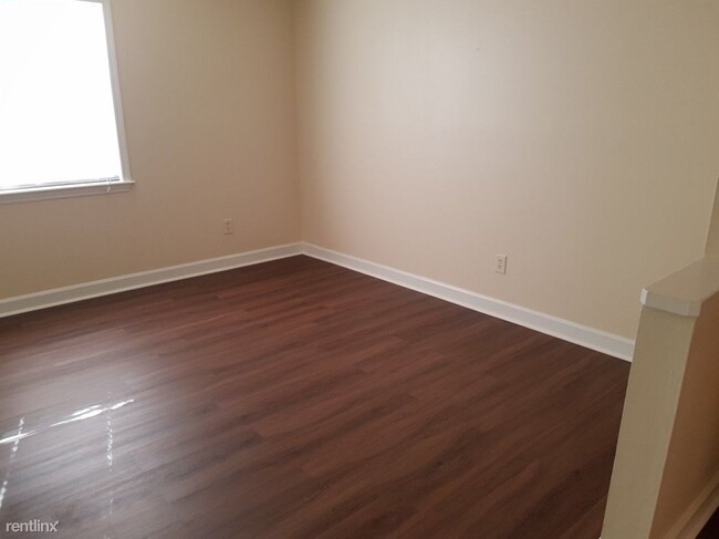 Building Photo - 2 br, 2.5 bath  - Avery Close