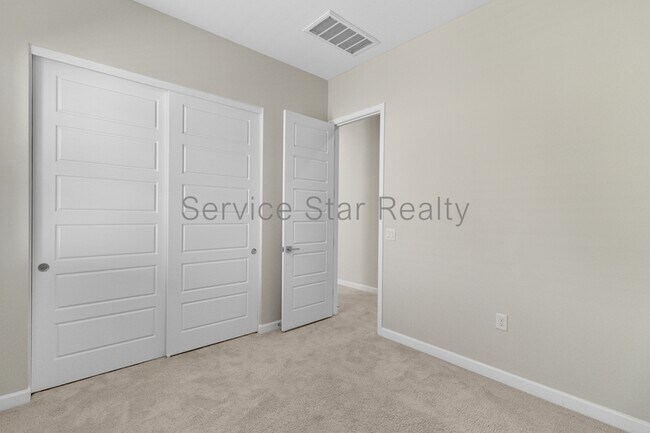 Building Photo - 5062 E Hartford Ave