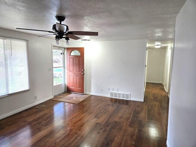 Building Photo - 4575 Balsam Ave