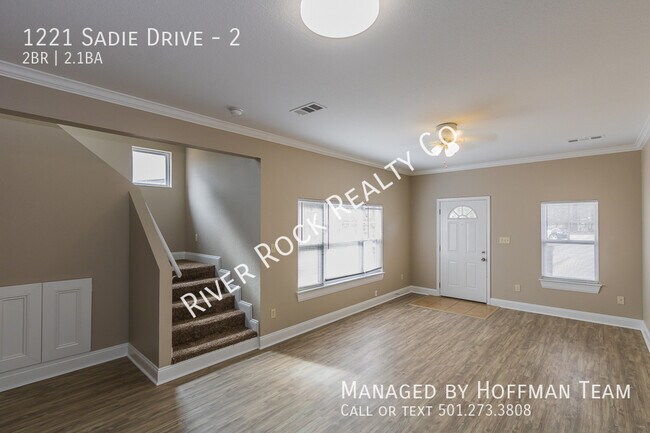 Building Photo - 1221 Sadie Dr