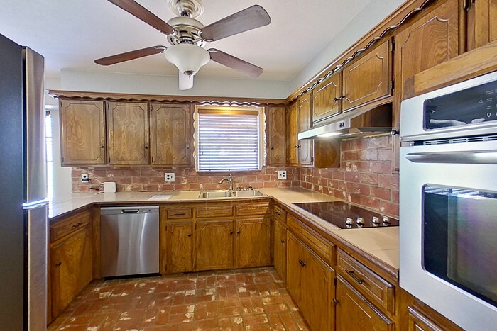 Building Photo - 1205 Mockingbird Ln
