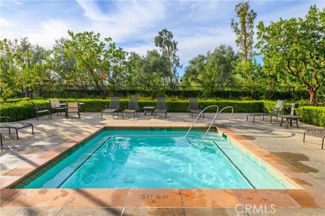 Building Photo - 8 Last Bloom