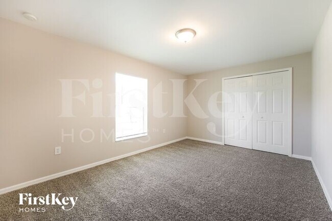 Building Photo - 740 Nina Ave S