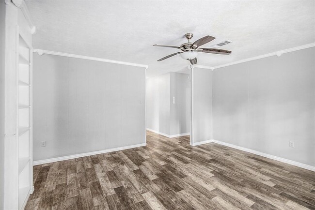 Building Photo - 385 W Bolivar St