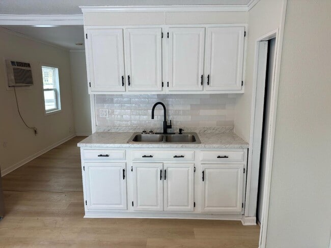 Building Photo - 44 Warrington Ave