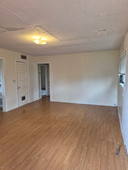 Building Photo - 665 Greenleaf St