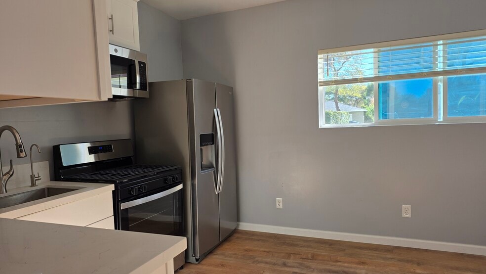 Building Photo - 728 Norbert Dr