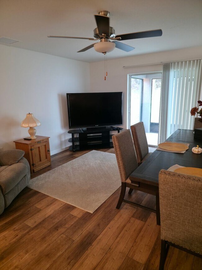 Building Photo - Brand New 3/2/2 furnished close to I75 to commute to Tampa or Ocala.