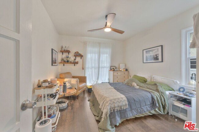 Building Photo - 4905 Coolidge Ave