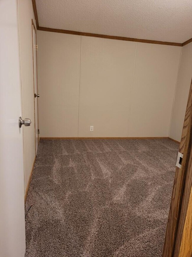 Building Photo - 573 Trails End