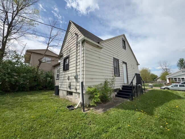 Building Photo - New Listing - Brookside Park 3 Bedroom Home