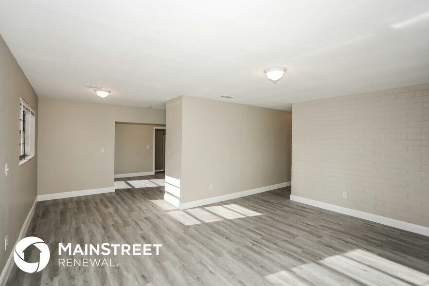 Building Photo - 5835 SW 117th Ave