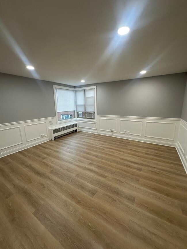 Building Photo - 2409 W Jarvis Ave