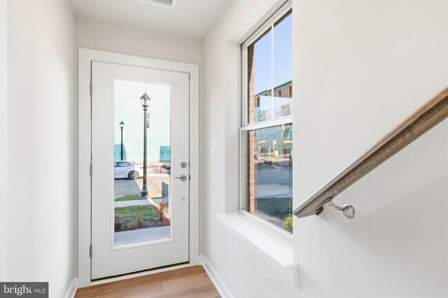 Building Photo - 1011 Venifena Terrace SE