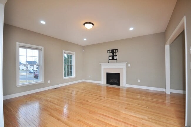 Building Photo - 47 Chaponis Way