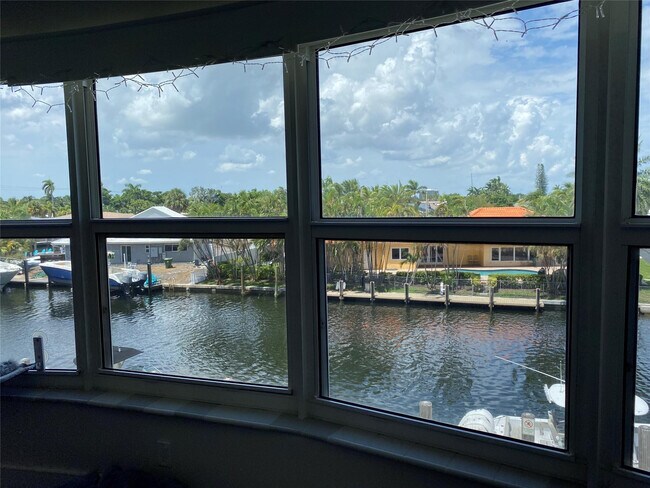 Building Photo - 3031 NE 51st St