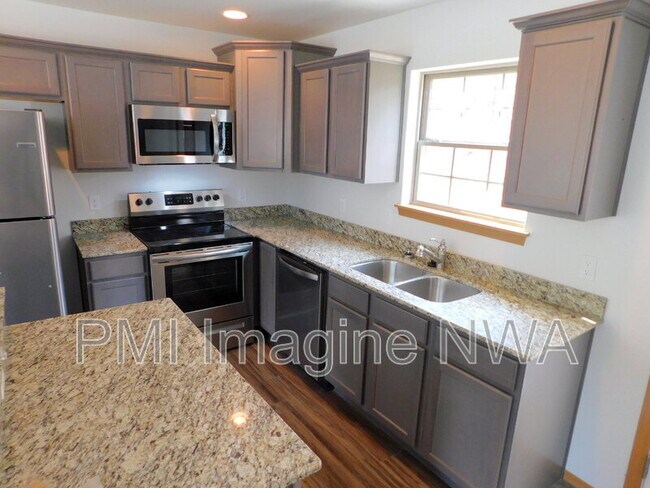 Building Photo - 265 S Rolling Woods Way
