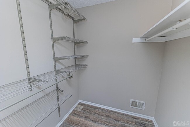 Building Photo - 142 Darwin Ln
