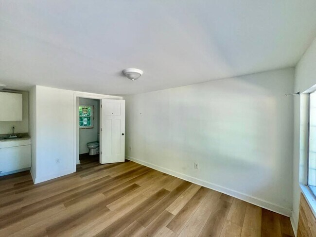 Building Photo - Affordable Studio Near Downtown Myrtle Beach – Some Utilities Included! – $1,100/Month