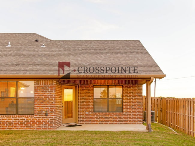 Building Photo - Coming Soon! Stunning 3 bed, 2 bath, 1 car garage located in West Tyler!!