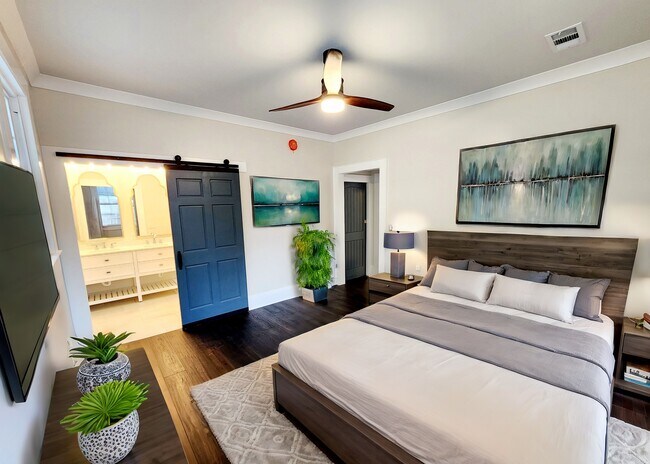 Building Photo - Charming Garden District Home