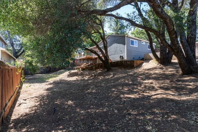 Building Photo - 300 IOLI Ranch Cir
