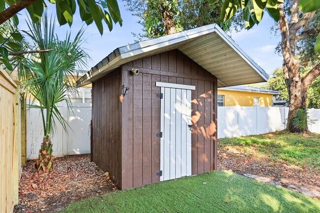 Building Photo - 2802 W North A St