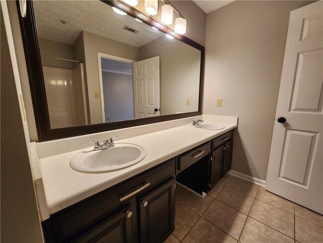 Building Photo - 1411 Keys Crossing Dr NE