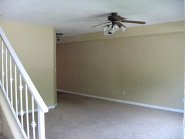 Building Photo - Nice Location