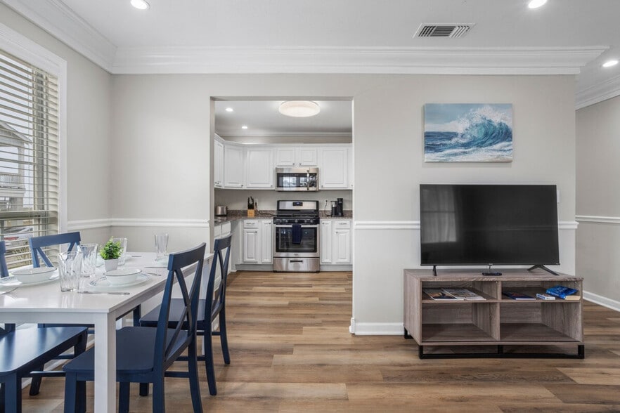 Building Photo - 426 Russell Ave