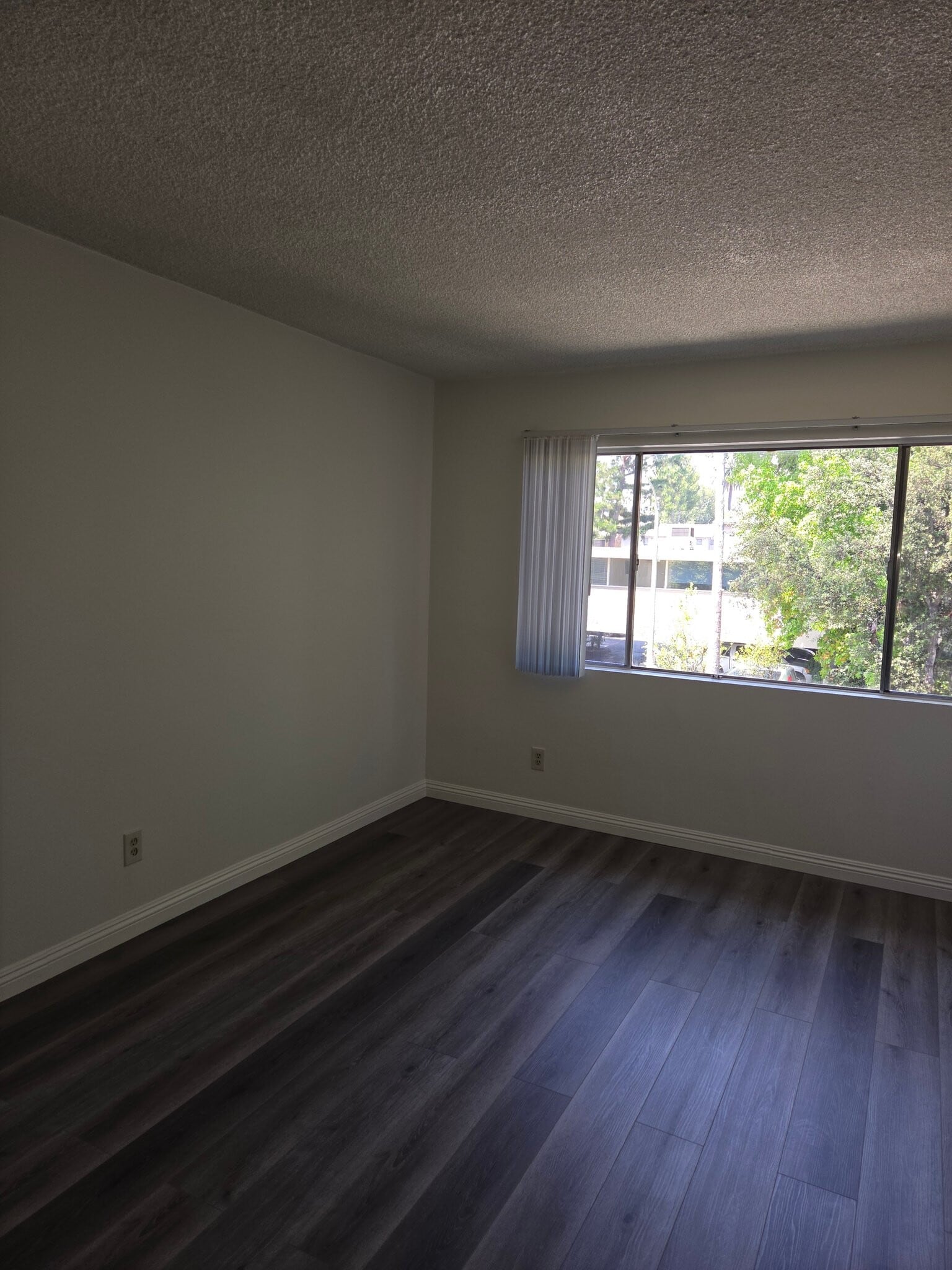 Building Photo - 160 S El Molino Ave