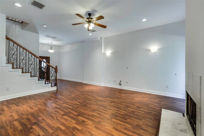 Building Photo - 12870 Kingsbridge Ln