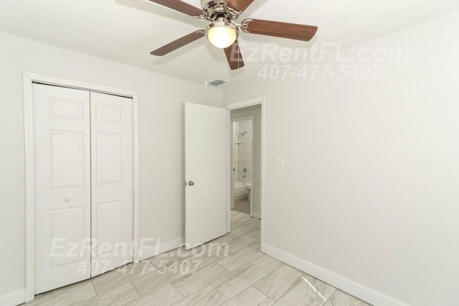 Building Photo - Remodeled 4/1.5 with Large Family Room