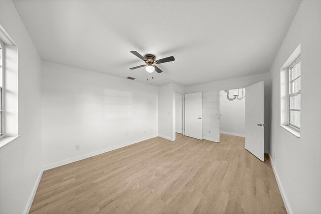 Building Photo - 2931 SE 52nd Ave