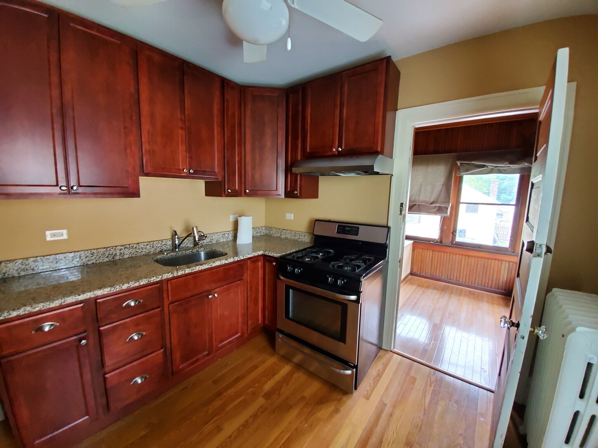Kitchen - 113 N Batavia Ave