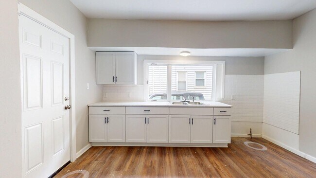 Primary Photo - 3200 W 94th St