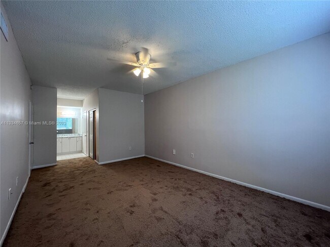 Building Photo - 6952 SW 39th St