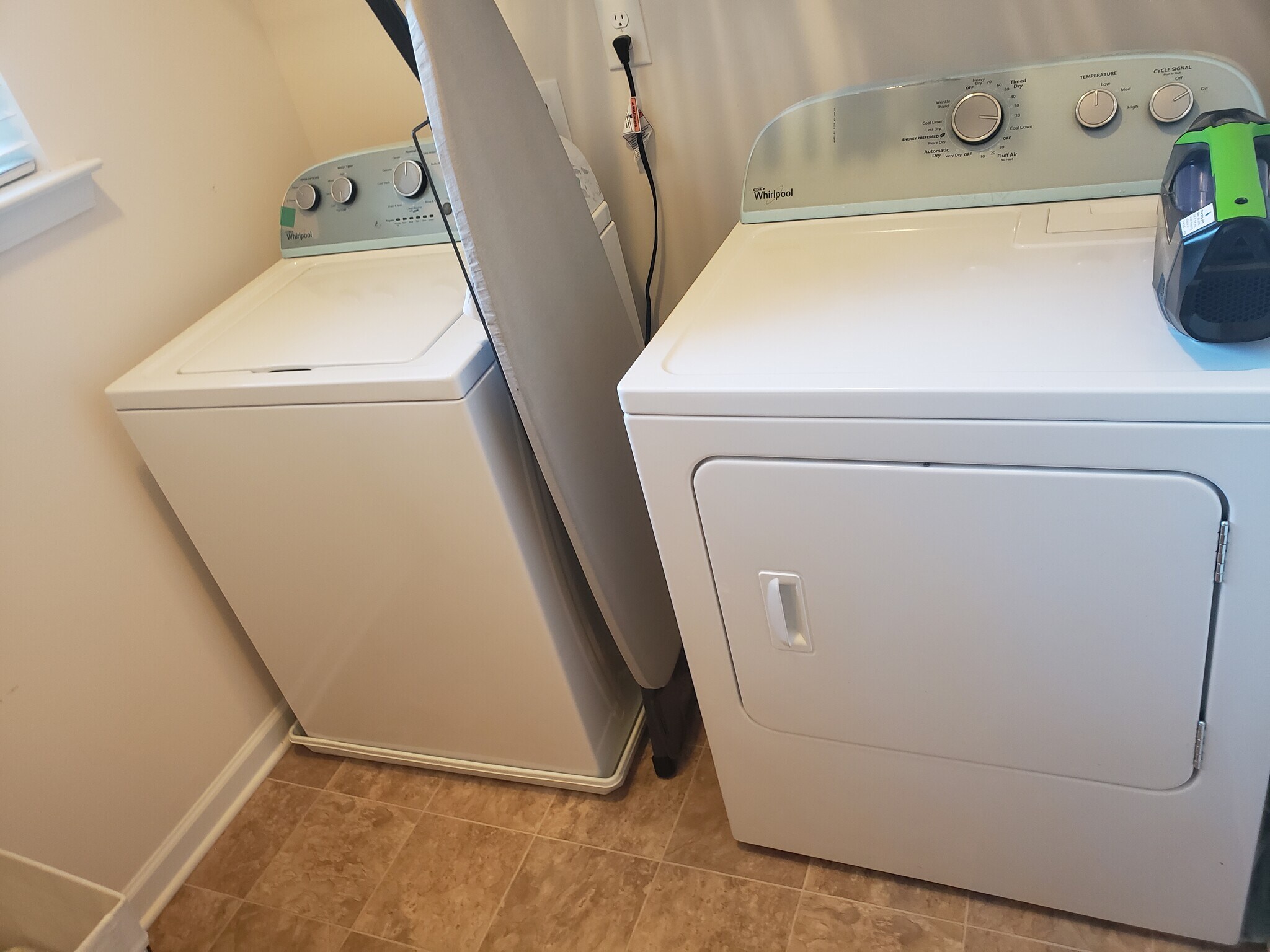 Washer Machine & Dryer included in Rent! - 263 COOLWATER LN