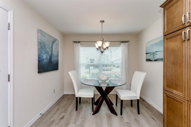 Building Photo - Fully Furnished 3/2 in beautiful Villages Community