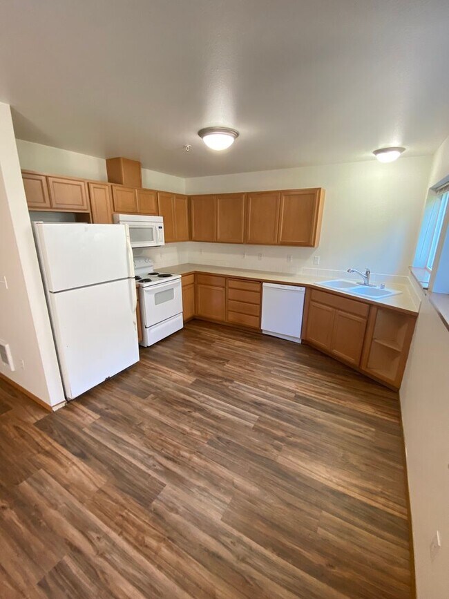 Building Photo - 3.bd/2.5ba Townhouse in Puyallup