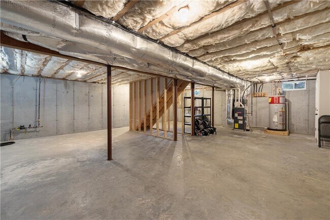 Building Photo - 18 Vanderbilt Ln