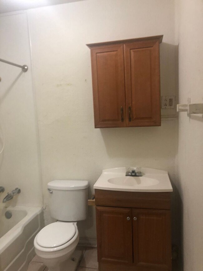 Building Photo - 919 S Bryan St