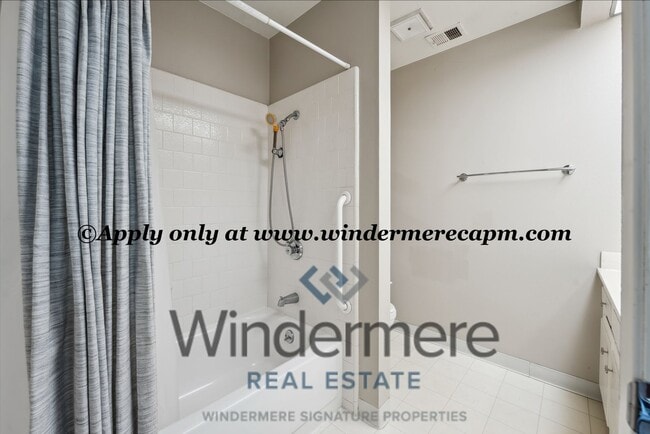 Building Photo - Easy Living in a Cozy West Sac Community!