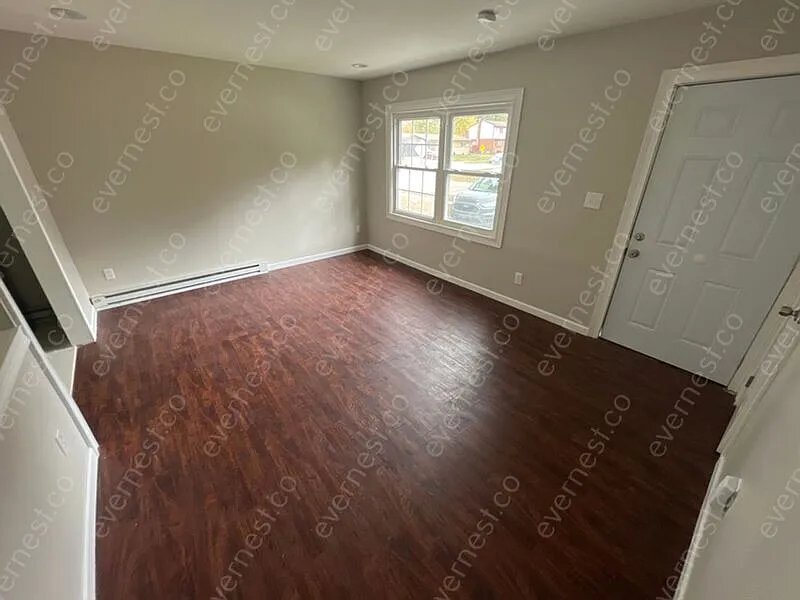 Building Photo - 164 Burr St