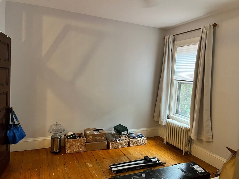 Building Photo - 119 Antrim St