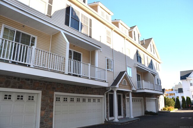 Building Photo - 1707 Summer St
